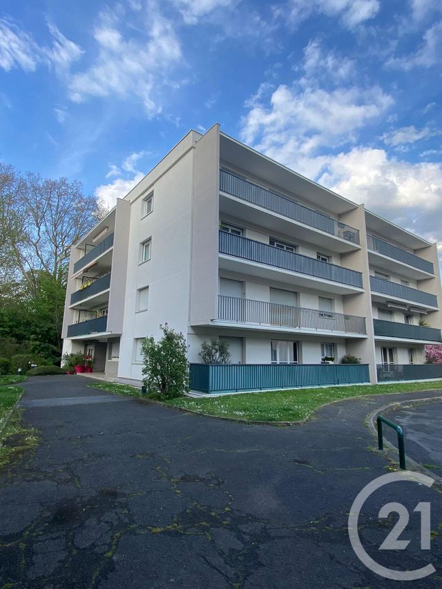Appartement F2 à louer - 2 pièces - 57.53 m2 - YERRES - 91 - ILE-DE-FRANCE - Century 21 Agence Ougier