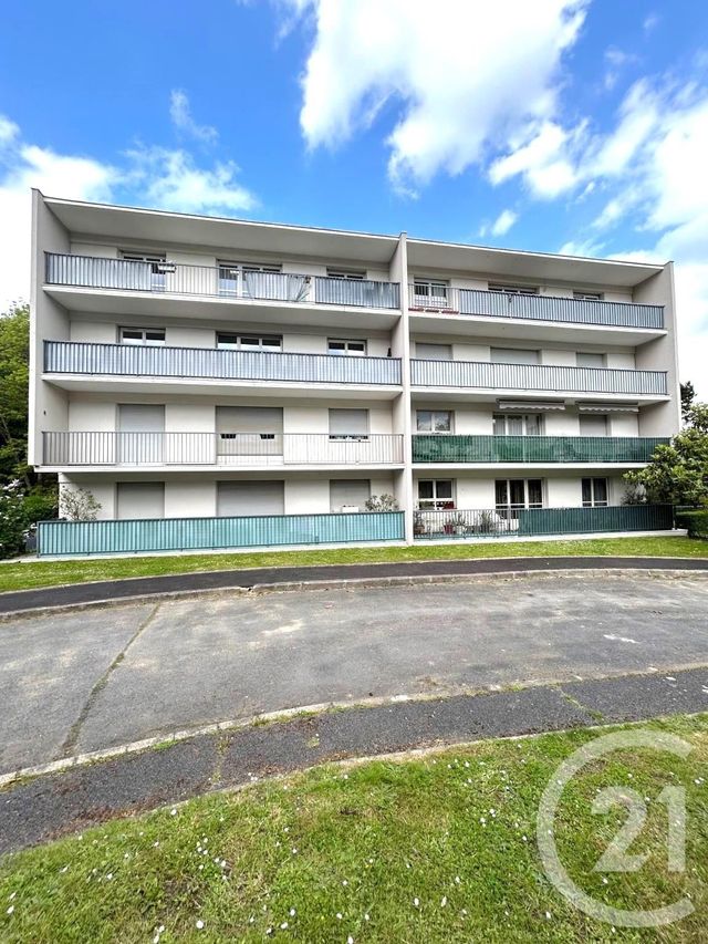 Appartement F2 à vendre - 2 pièces - 57.39 m2 - YERRES - 91 - ILE-DE-FRANCE - Century 21 Ougier